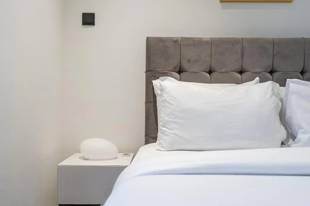 Czechin Properties New Listing Stylish Studio Modern Comforts Dubai